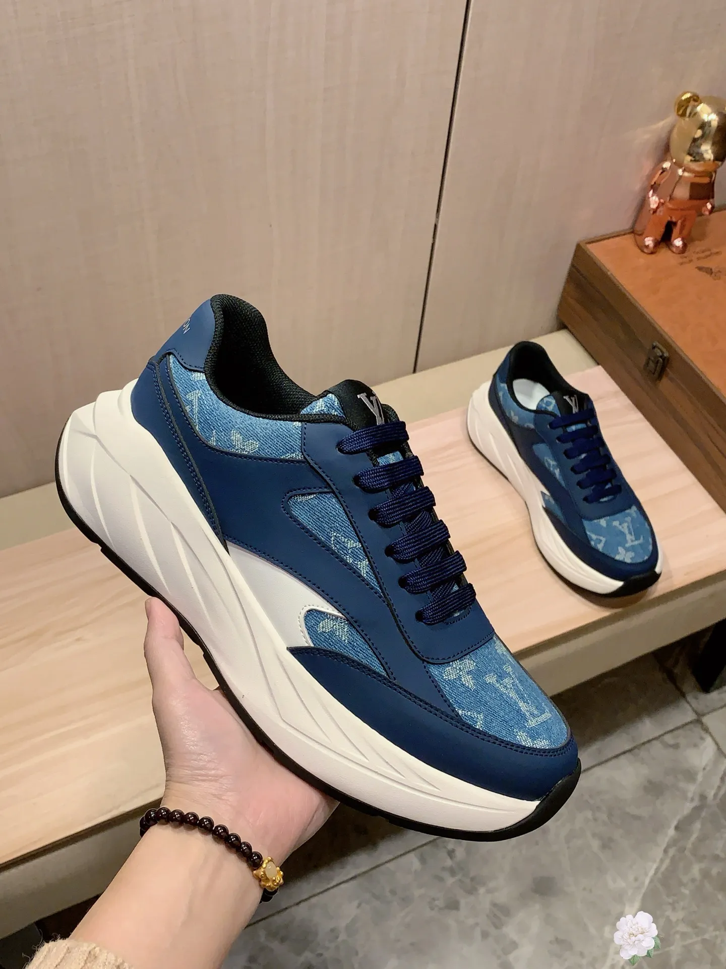Men's Men's Shoes 💰460💰💰🎩🎩[Lightning][Lightning] "Lv*" The latest and most popular casual shoes, top brands [Seduce] Luxury ~ Purchasing Agency, Top ~ Quality. [Strong] The upper is made of imported breathable cowhide with material ➕ breathable sheepskin feet (•) and fine workmanship. The original stylish and stylish soft rubber wear-resistant and non-slip outsole is light and comfortable on the feet. The real thing looks better when photographed. 305: code: 38-44, 2️⃣ colors selected